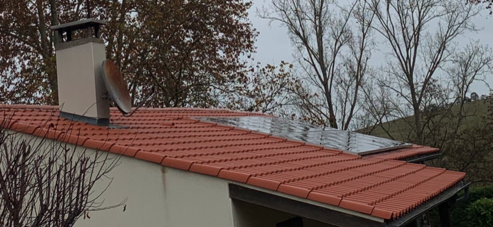 Toiture et panneaux solaires nettoyés à Aiguevives